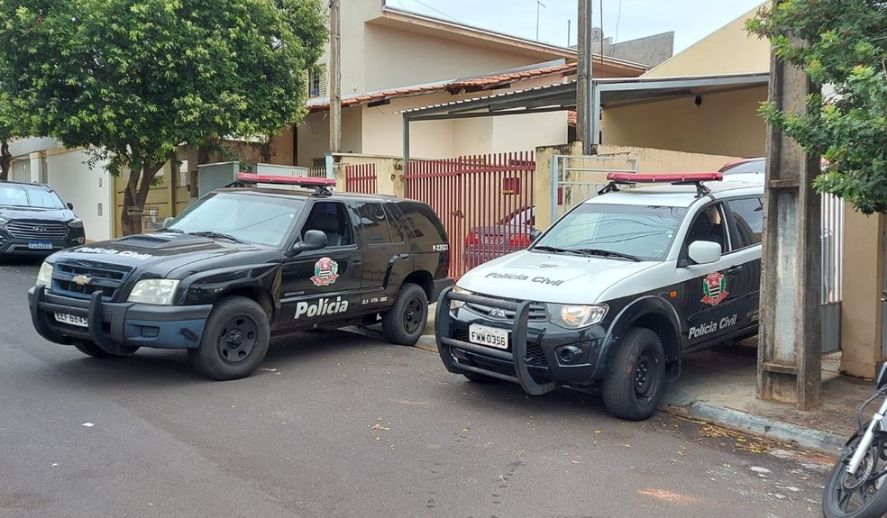 Droga foi encontrada dentro de casa em Votuporanga (SP) — Foto: Polícia Civil/Divulgação