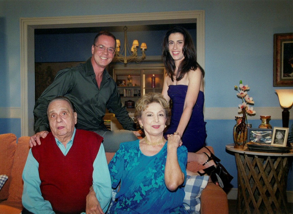 Luiz Fernando Guimarães, Fernanda Torres, Jorge Dória e Eva Wilma em 'Os Normais: Fazer as Pazes é Normal', de 2001 — Foto: Acervo Grupo Globo