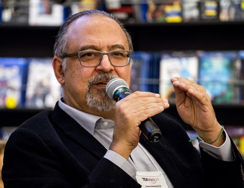 O neuropediatra Carlos Gadia Ã© um dos participantes do workshop online e gratuito organizados pela TEAbraÃ§o â Foto: DivulgaÃ§Ã£o/TEAbraÃ§o