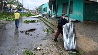 Chuvas inundam Consolacion del Sur, Cuba, com passagem do furacão Ian — Foto: ADALBERTO ROQUE/AFP