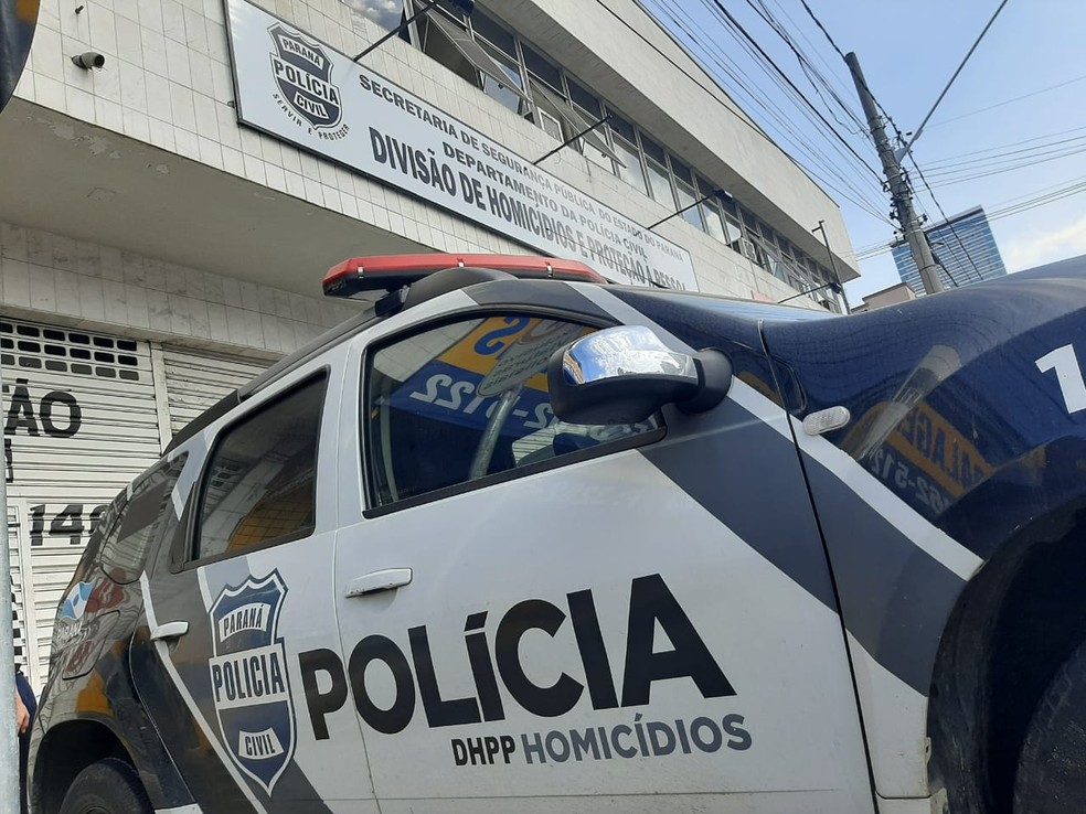 Polícia apura suspeita de que estudante de medicina e técnico de enfermagem foram mortos por homofobia, em Curitiba — Foto: Letícia Paris/G1