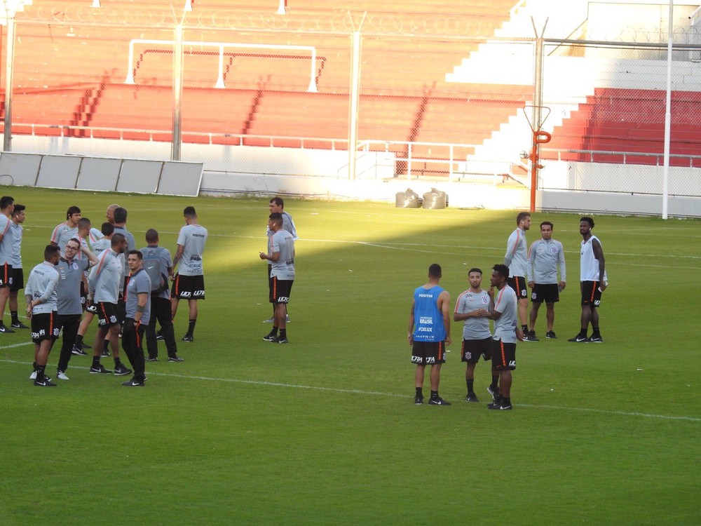 Jogadores do Timão conhecem o palco da partida contra o Independiente