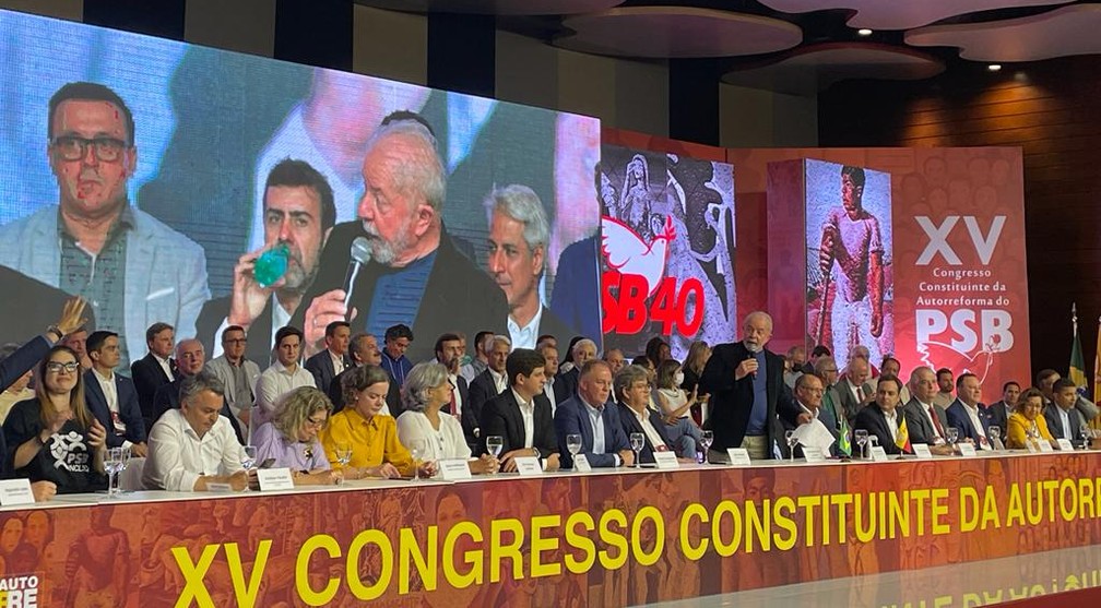 Ex-presidente Luiz Inácio Lula da Silva (PT) discursa em evento do PSB nesta quinta-feira (28) — Foto: Gustavo Garcia/g1