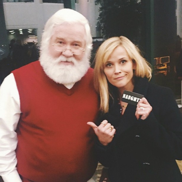 De acordo com o Papai Noel, Reese Witherspoon não se comportou bem em 2014. Vai ficar sem presente, fofa. (Foto: Instagram)