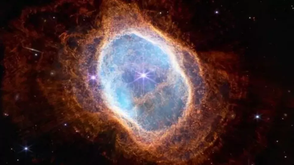 A nebulosa do Anel do Sul é uma cobertura de gás e poeira lançada por uma estrela que está morrendo — Foto: NASA/ESA/CSA/STSCI