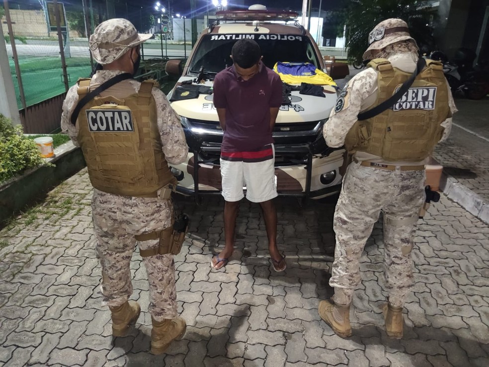 Homem de 28 anos é preso por suspeita de participação na morte de soldado da PM em Fortaleza. — Foto: SSPDS/ Divulgação