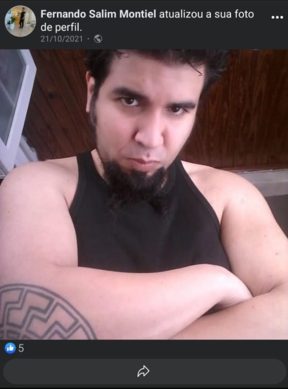 Nesta foto postada por Matiel é possível ver parte da tatuagem com suposta referência nazista — Foto: Reprodução Redes Sociais