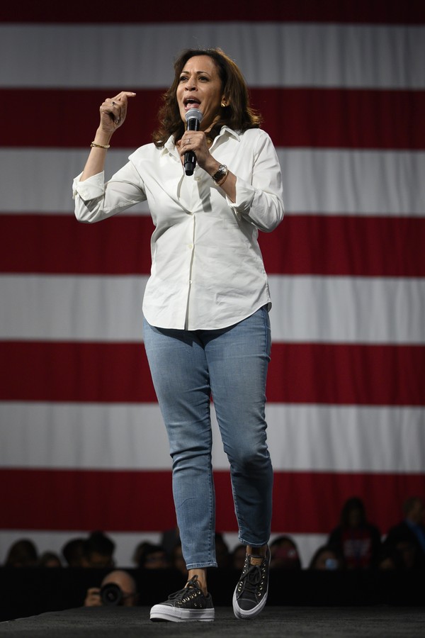 DES MOINES, IA - AUGUST 10: Democratic presidential candidate Sen. Kamala Harris (D-CA) speaks on stage during a forum on gun safety at the Iowa Events Center on August 10, 2019 in Des Moines, Iowa. The event was hosted by Everytown for Gun Safety. (Photo (Foto: Getty Images)