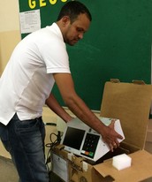 Mais de 40 urnas são substituídas (Vitor Santana/G1 GO)