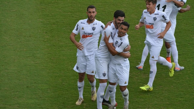 Atlético-MG comemora gol contra o Grêmio, na Copinha