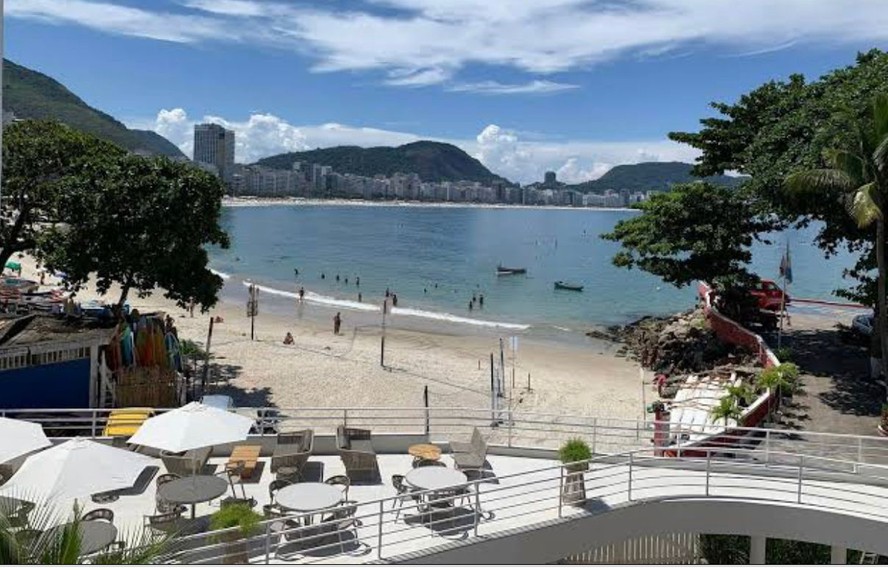 O clube Marimbás, ao lado do Forte de Copacabana