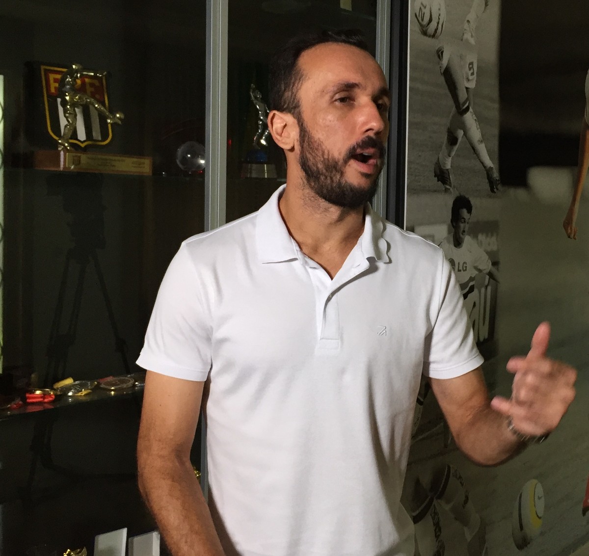 Thiago Ribeiro desembarca em Chapecó para assinar contrato ...