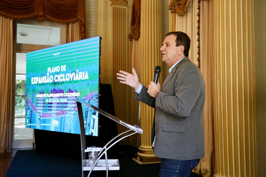 O prefeito Eduardo Paes apresenta o Plano de Expansão Cicloviária (CicloRio) no Palácio da Cidade, em Botafogo
