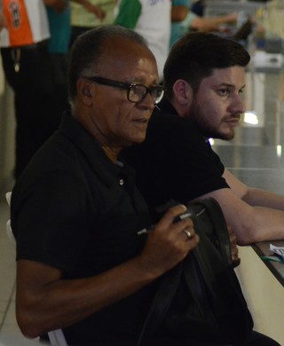 Auxiliar do Flamengo analisa equipe do Confiança e vê show do Brocador