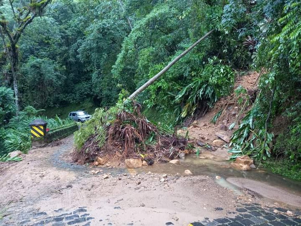 Mais deslizamentos na PR-410, a Estrada da Graciosa — Foto: Divulgação/Portal Serra da Graciosa