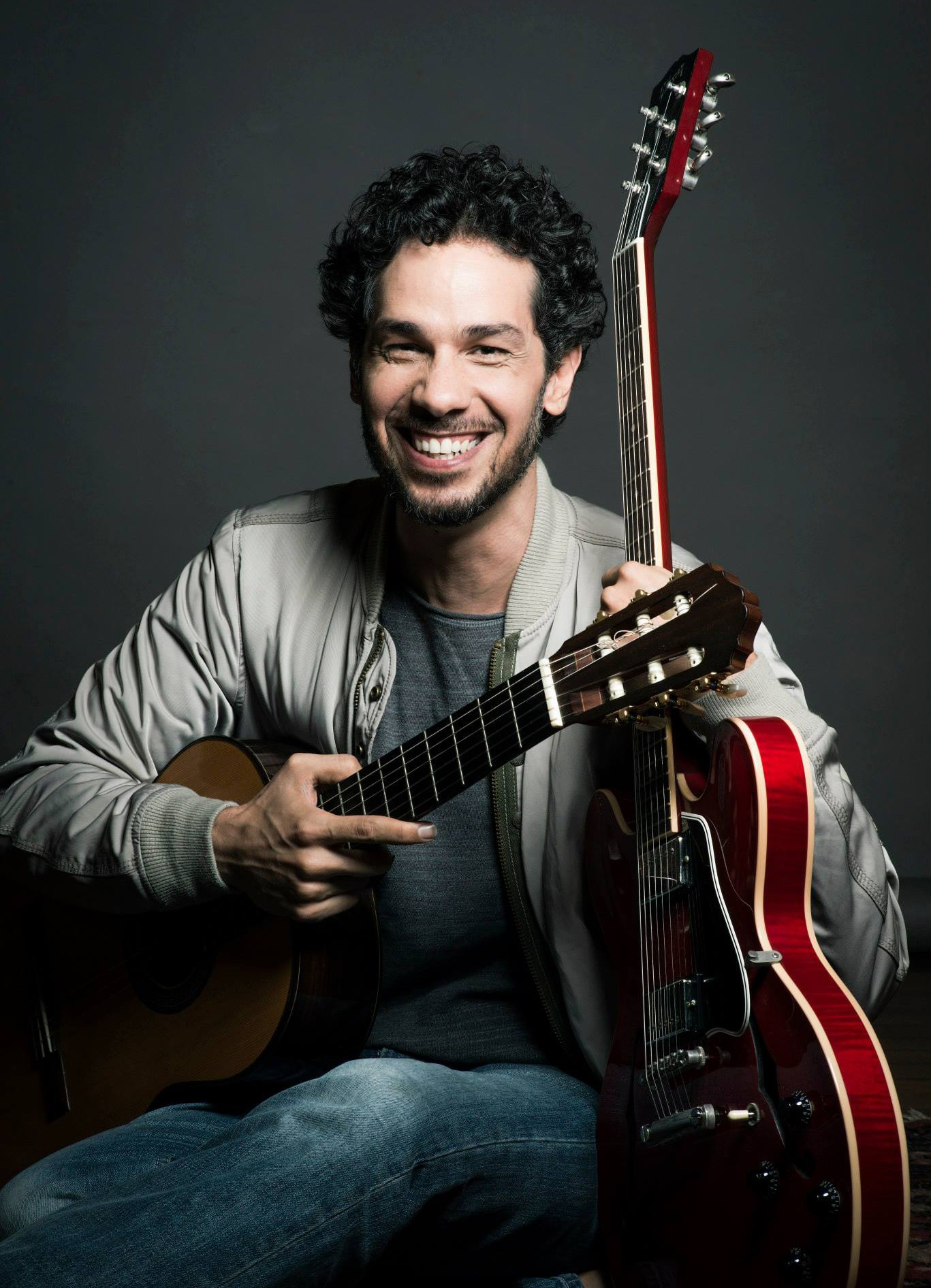 Rodrigo Lima surfa em onda carioca no samba 'Espelho solar', single com a voz de Ithamara Koorax