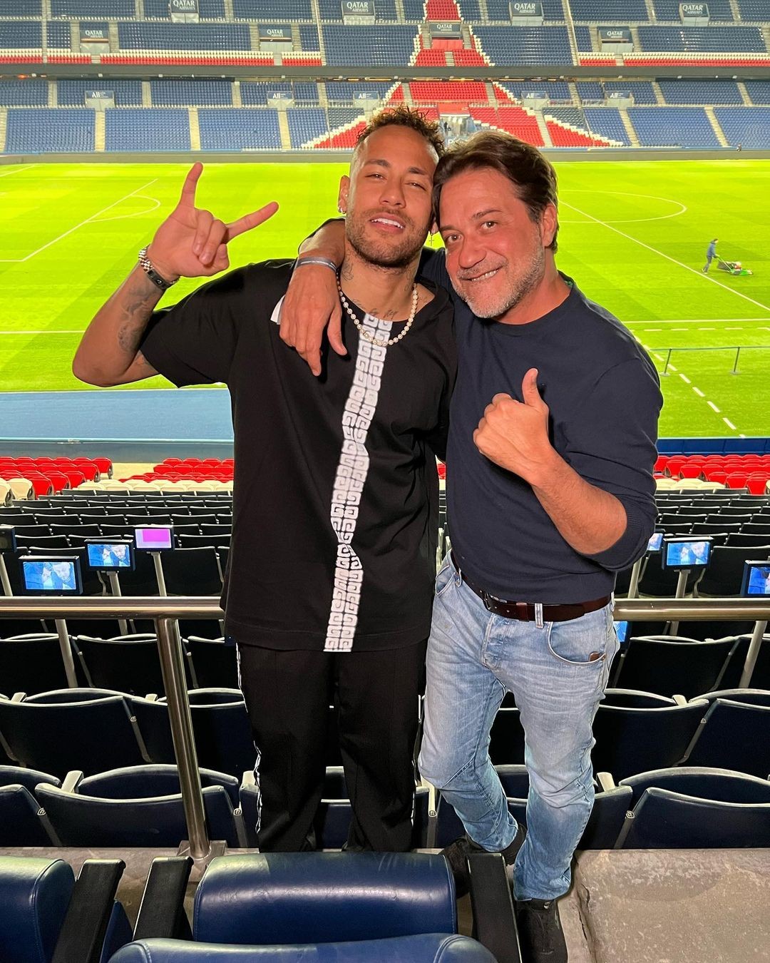 Neymar e Enrique Arce Temple (Foto: Reprodução Instagram)