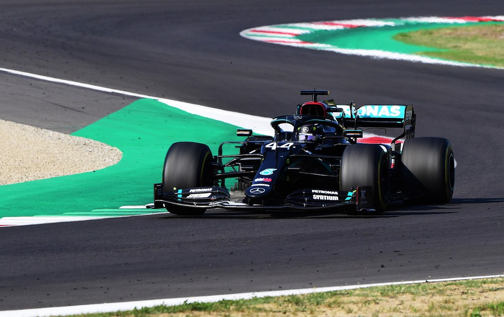 Hamilton durante o GP da Toscana, em Mugello — Foto: Getty Images