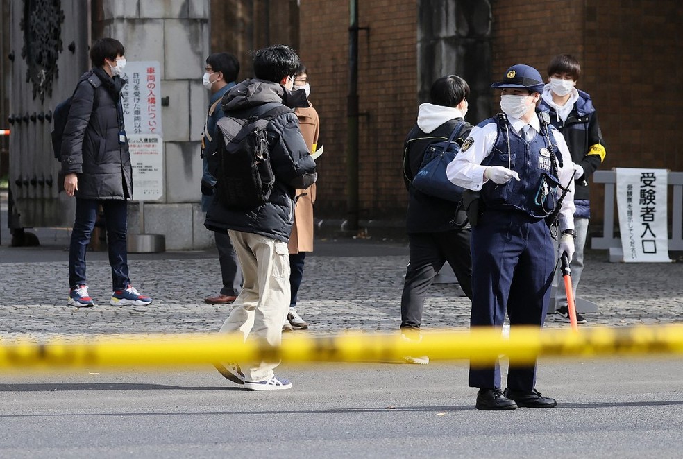 Ataque a faca na Universidade de Tóquio deixa feridos em 15 de janeiro de 2022 — Foto: STR / JIJI PRESS / AFP