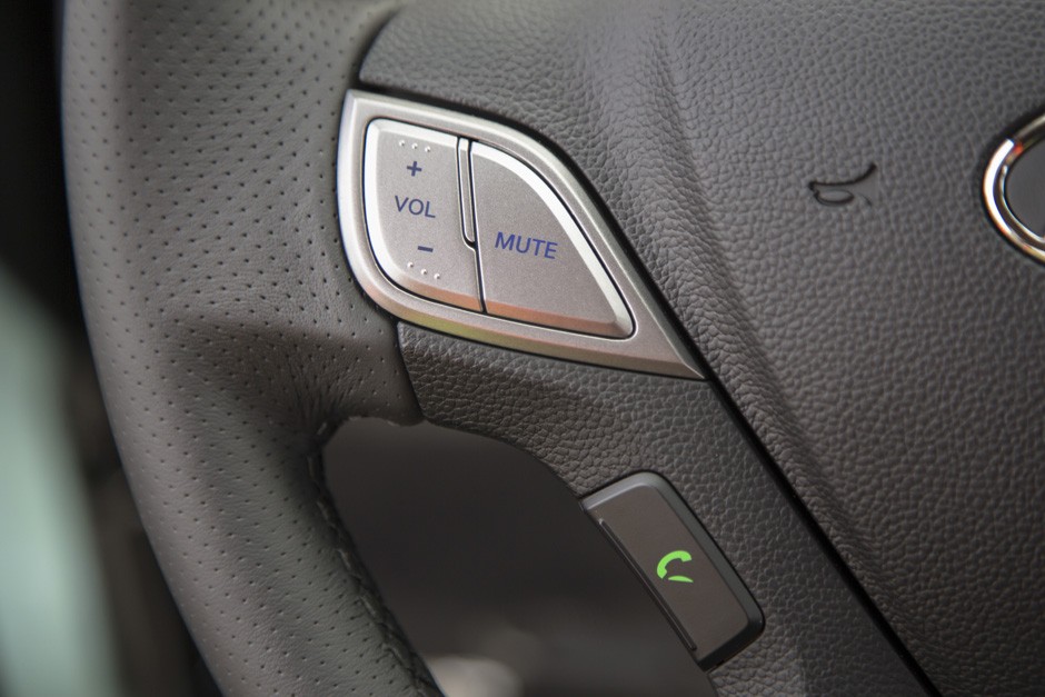 Detalhe do volante multifuncional do Hyundai HB20X 2016