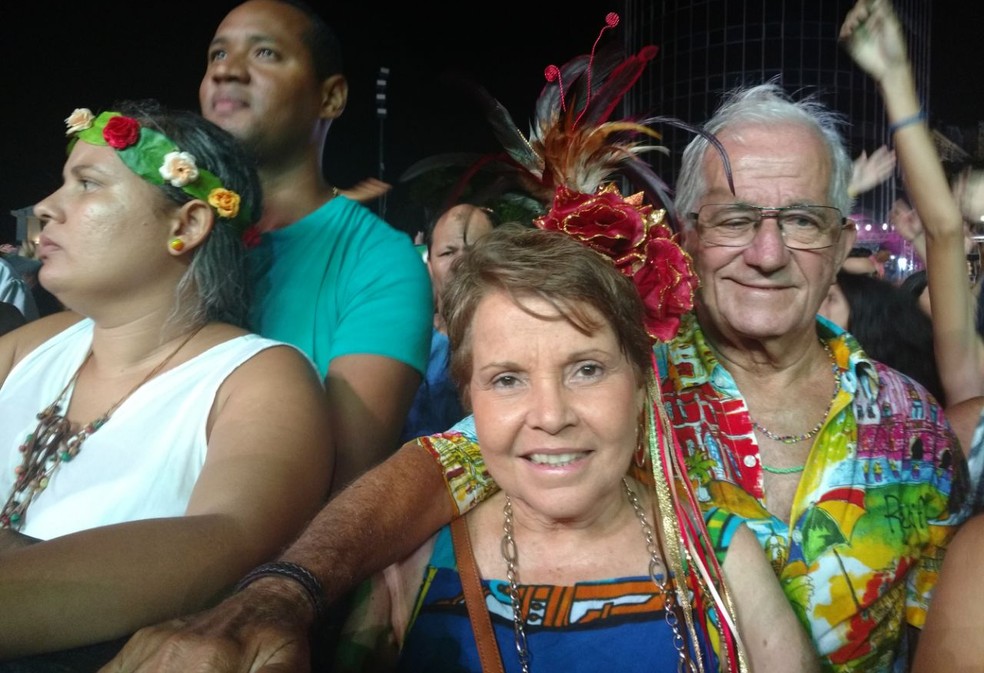 Para casal de turistas de Maceió, o gosto de quero mais sempre caracteriza o último dia da festa (Foto: Caíque Batista/G1)