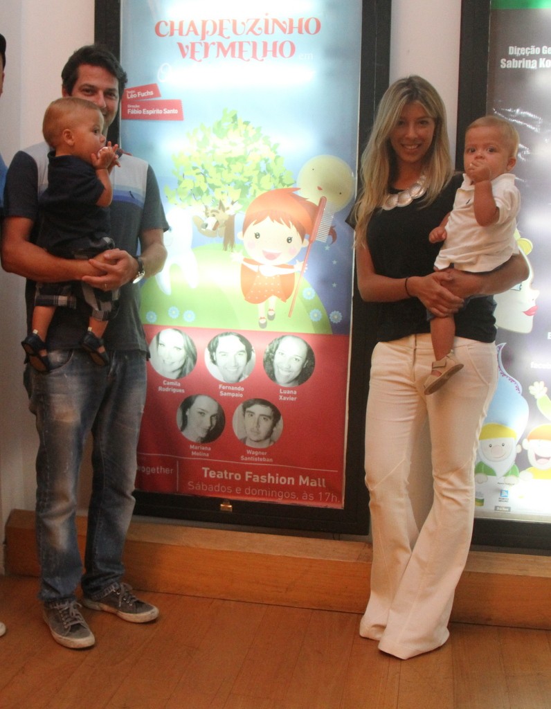 Marcelo Serrado e a família (Foto: Daniel Delmiro/AgNews)