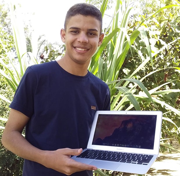 Rodrigo é um dos jovens que receberam doações através da PLUG (Foto: Acervo pessoal)