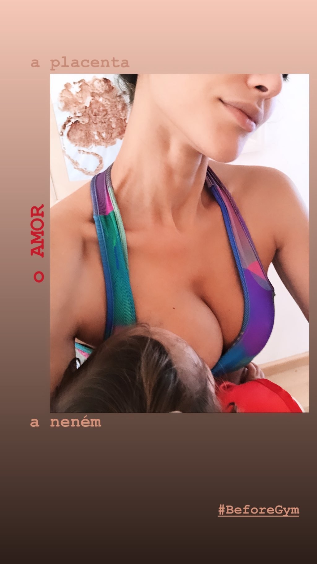 Débora Nascimento amamenta a filha antes da academia (Foto: Reprodução/ Instagram)