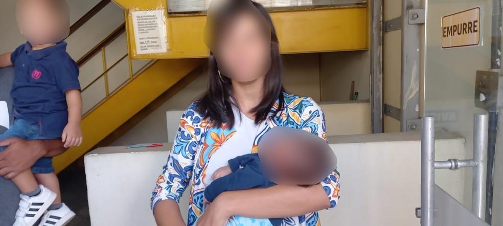 Mulher teve bebê dia 5 de junho no Hospital da Mãe, em Mesquita, com Giovanni na anestesia, foi denunciar — Foto: Alba Valéria Mendonça/g1
