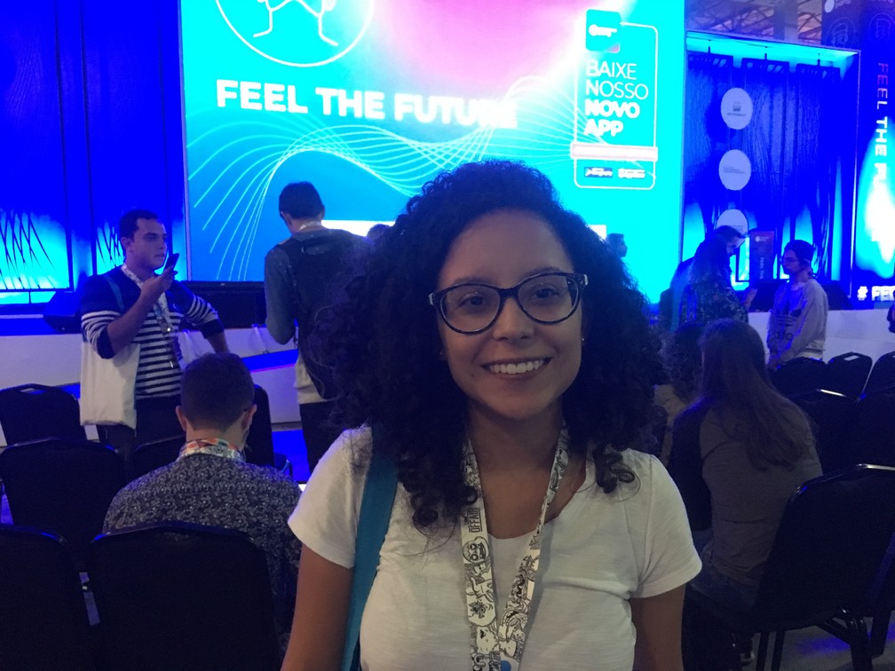A estudante Ester Borges, 21, tem um projeto para ensinar meninas a programar e foi à Campus Party pela primeira vez — Foto: Luísa Melo/G1