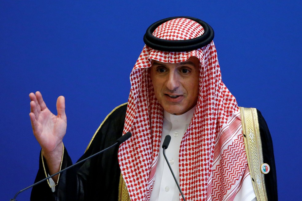 Ministro árabe, Adel Al-Jubeir, garantiu à família de jornalista morto em consulado que responsáveis serão punidos — Foto: REUTERS/Thomas Peter/
