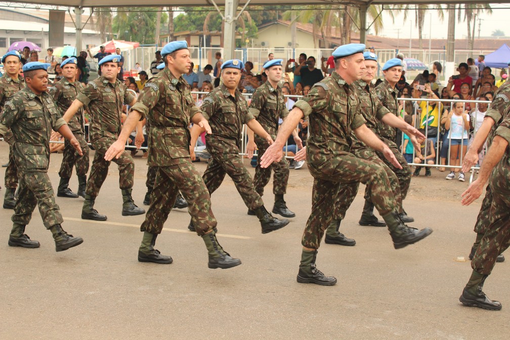 Militares do Exército que ajudaram na missão de paz no Haiti. (Foto: Pedro Bentes/G1)