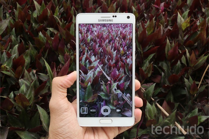 Galaxy Note 4 tem câmera que filma em 4K (Foto: Lucas Mendes/TechTudo)