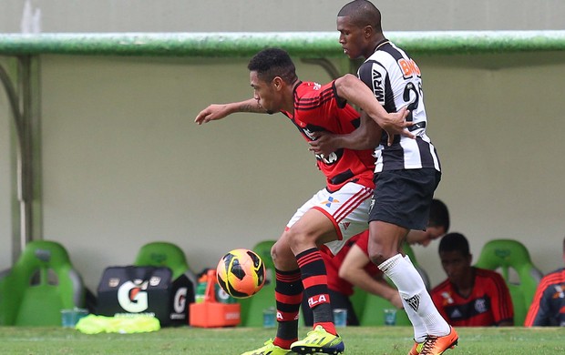 Hernane finaliza menos que Val, Bruninho e Gabriel contra o Galo