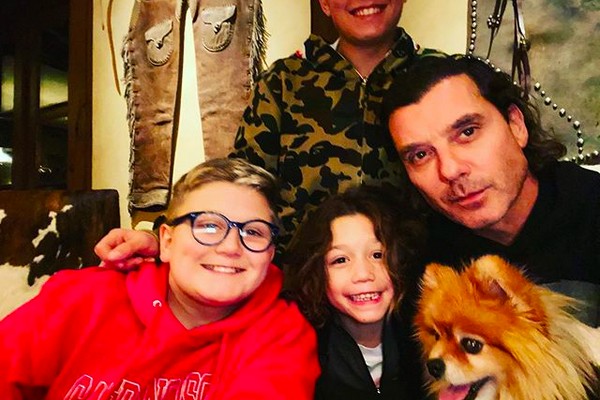 O músico Gavin Rossdale com seus três filhos com a cantora Gwen Stefani (Foto: Instagram)