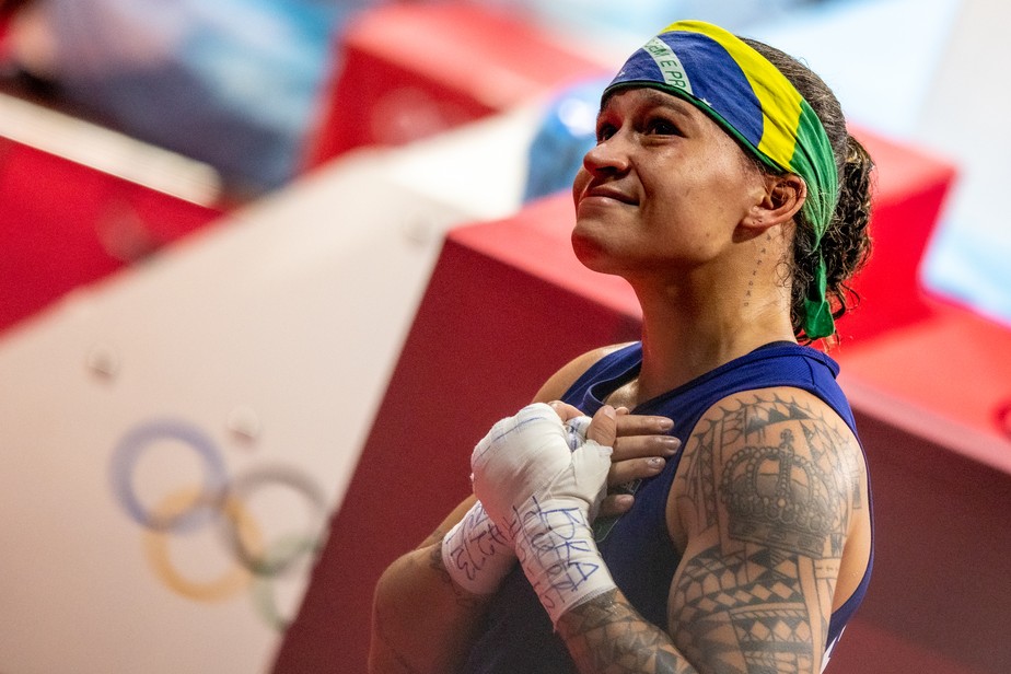 Beatriz Ferreira após a conquista a prata na categoria até 60kg do boxe feminino