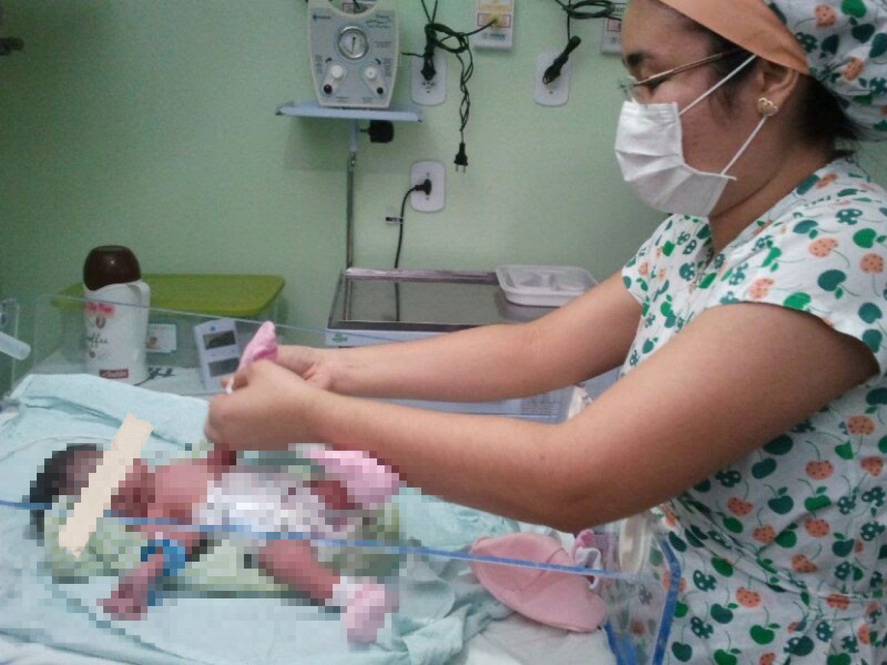 Médica cearense que atuou na linha de frente da pandemia retoma carreira de cantora