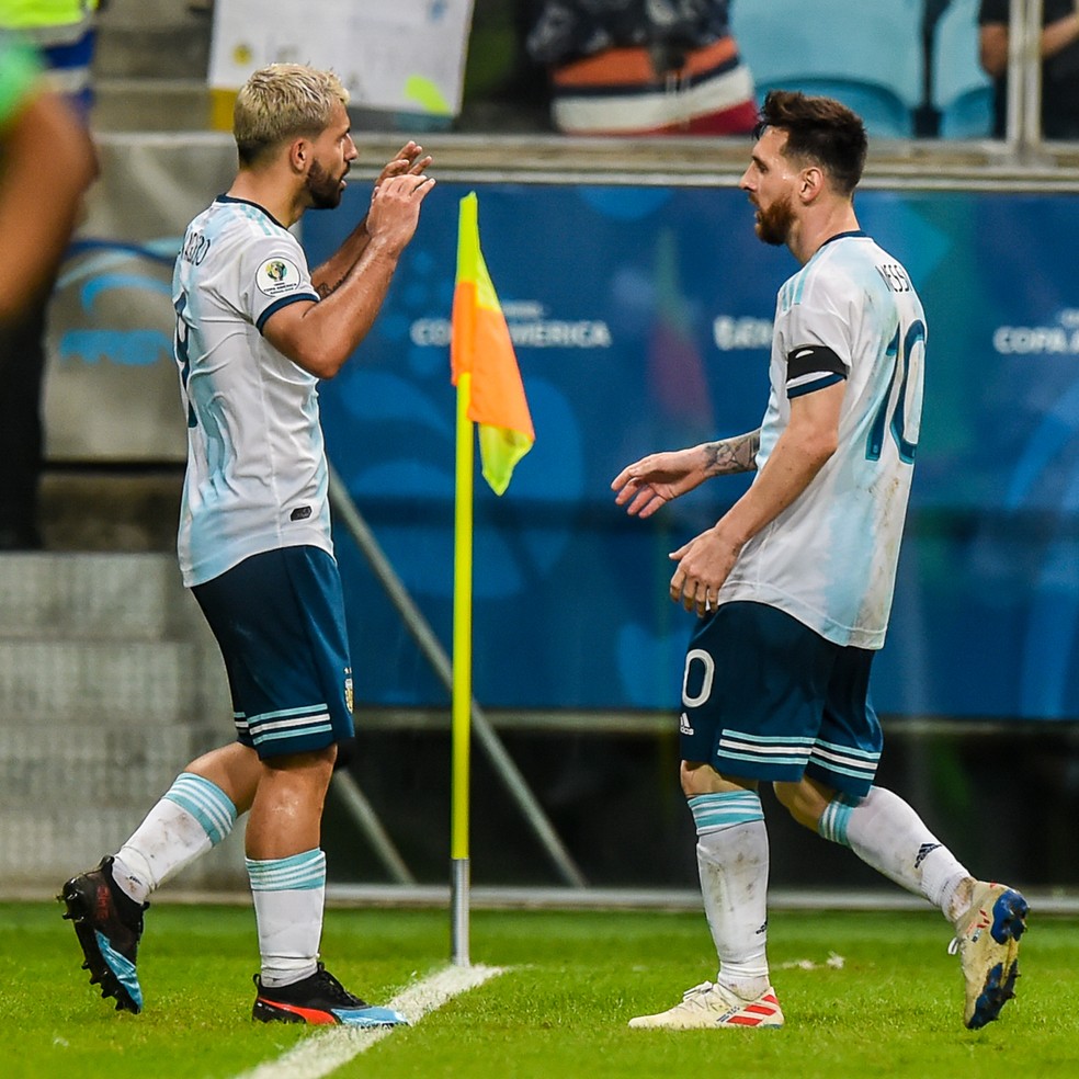 Agüero e Messi comemoram gol em jogo da seleção argentina em 2019: última dança nos próximos capítulos — Foto: Vinícius Costa/BP Filmes