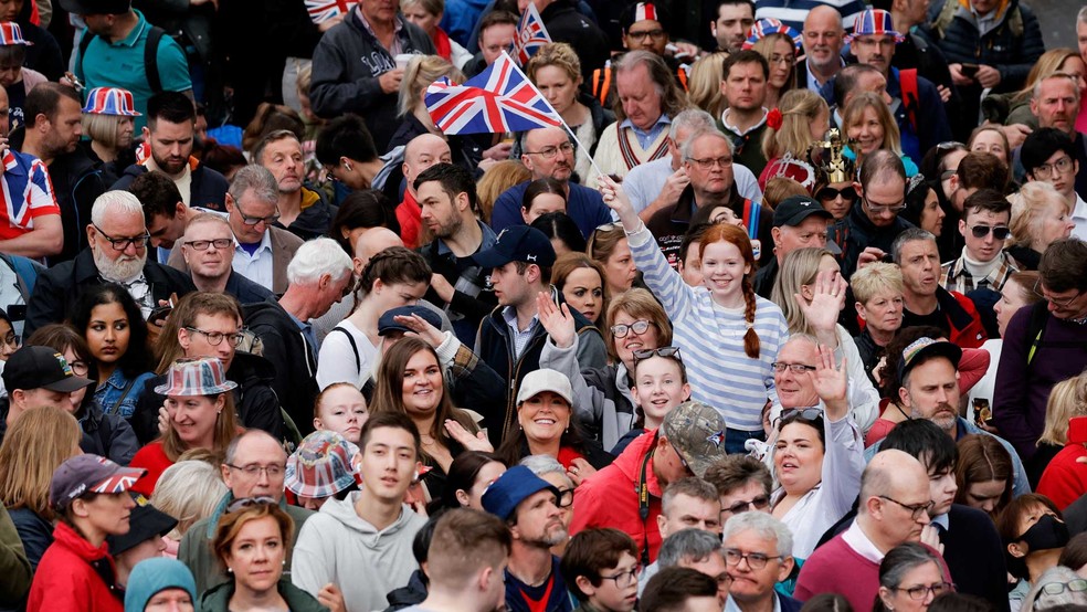 S&uacute;ditos aguardam cerim&ocirc;nia &mdash; Foto: Piroschka van de Wouw / Pool / via Reuters