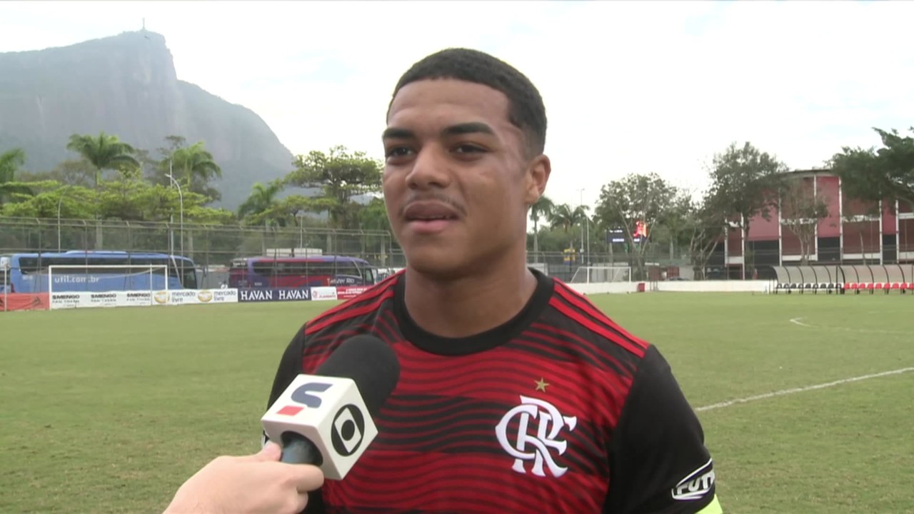 Igor Jesus dedica gol &agrave; esposa, filha e sobrinha