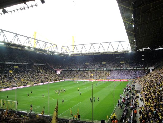 torcida jogo Dortmund x Schalke arquibancada (Foto: Rafael Maranhão / Globoesporte.com)