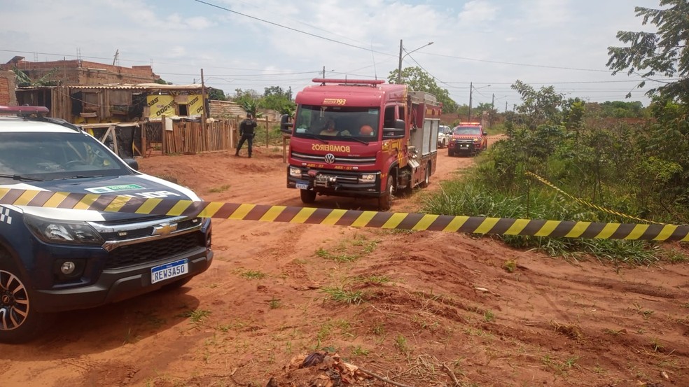 Suposto túnel encontrado no Jardim Noroeste, em Campo Grande para fuga de presos da Máxima. — Foto: Osvaldo Nóbrega