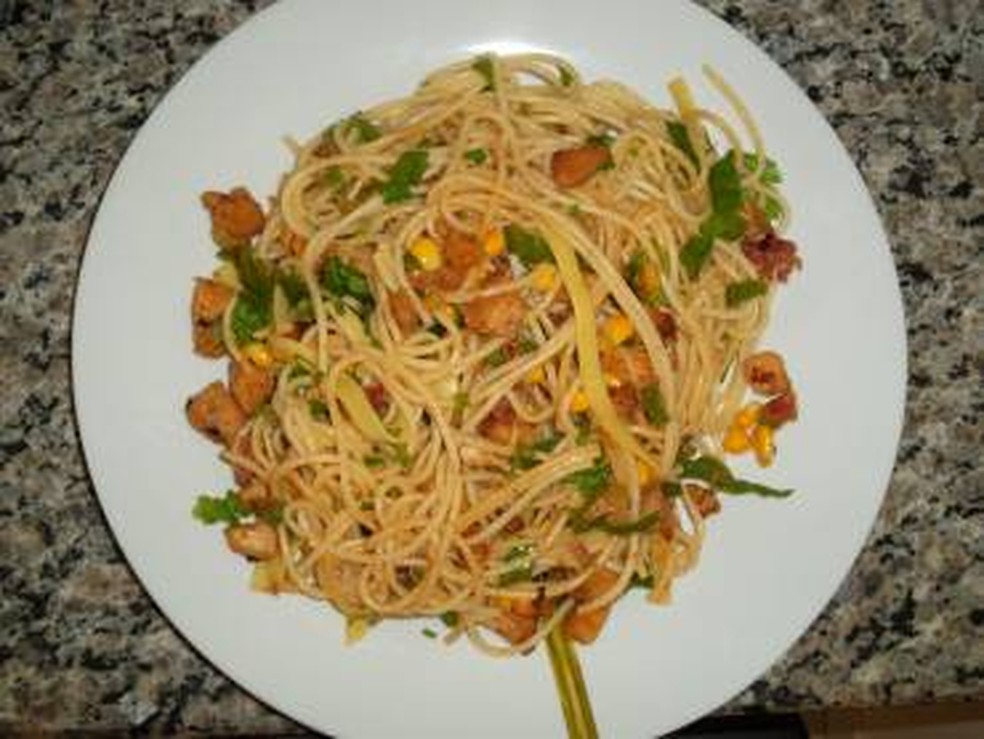 Macarrão Alho E óleo Com Frango