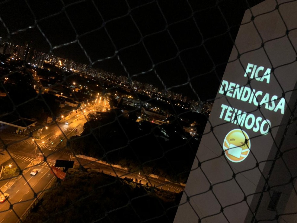 Morador Projeta Em Predio De Teresina Mensagens De Incentivo Ao Isolamento Social Fica Dendicasa Teimoso Piaui G1