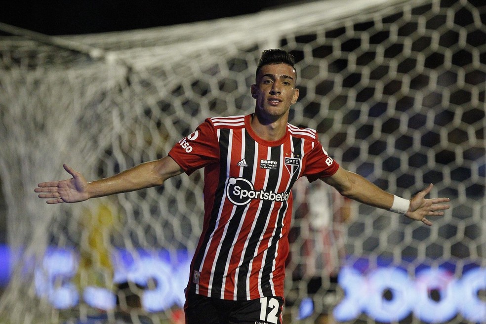 Pedrinho comemora gol do São Paulo contra o São Bento — Foto: Rubens Chiri/Saopaulofc.net