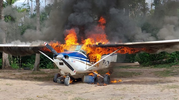 Operação destrói aviões e equipamentos de garimpeiros ilegais na Terra  Yanomami | Roraima | G1