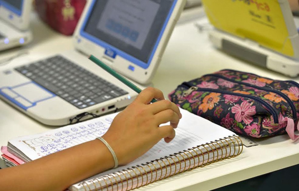 Alunos de escola,localizada em Taguatinga,realizam exercícios de matemática utilizando jogos virtuais — Foto: Ismália Afonso/Arquivo pessoal