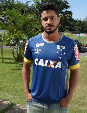 Gilvan revela conversa para renovar com Léo: Jogador indispensável