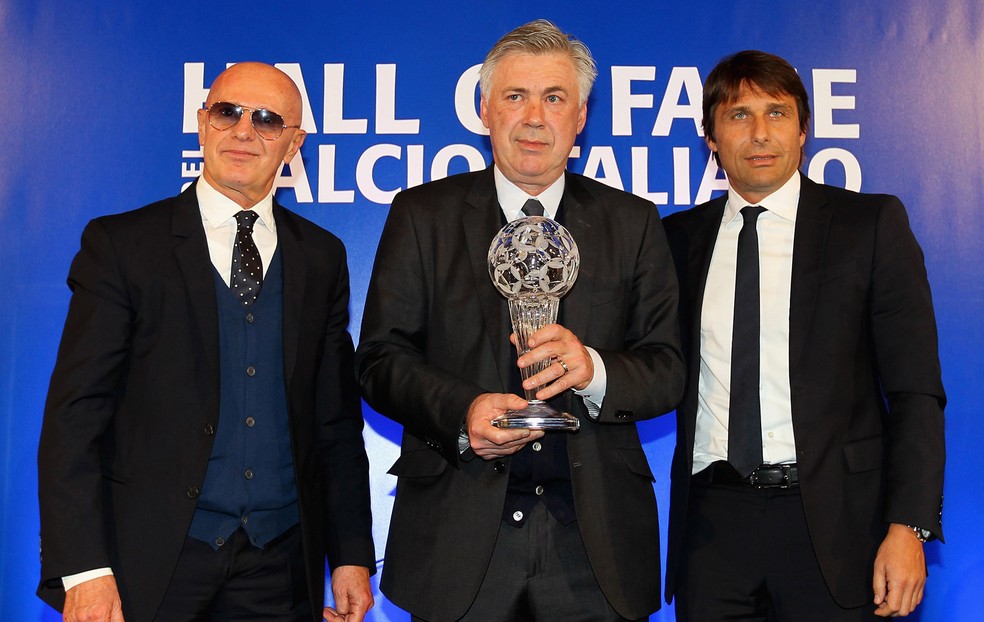 Arrigo Sacchi, Carlo Ancelotti e Antonio Conte, hall da fama — Foto: Getty Images