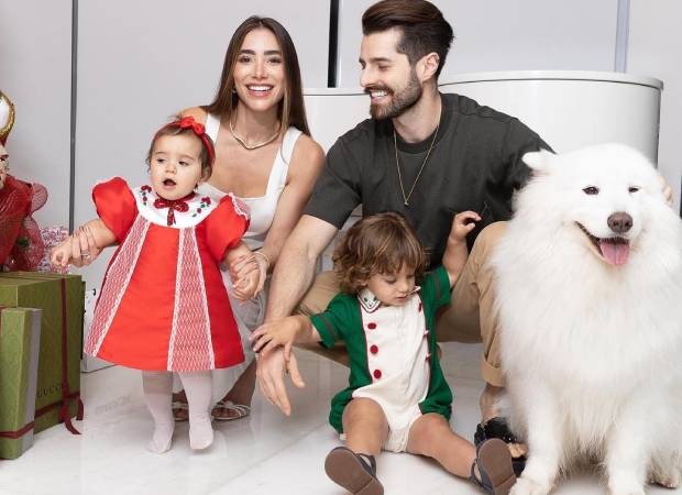Alok e a mulher, Romana Novais, com os filhos, Ravi e Raika, e o cãozinho de estimação, Apollo  (Foto: Reprodução/Instagram)